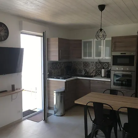 Maison Rénovée Proche Avec Terrasse, Parking Privé Et Wifi à - Fr-1-426-440