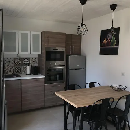 Maison Rénovée Proche Avec Terrasse, Parking Privé Et Wifi à - Fr-1-426-440 *