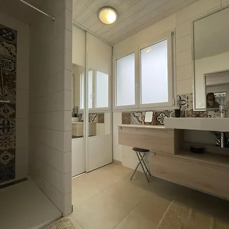Maison Rénovée Proche Avec Terrasse, Parking Privé Et Wifi à - Fr-1-426-440