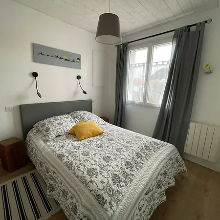 Maison Rénovée Proche Avec Terrasse, Parking Privé Et Wifi à - Fr-1-426-440 *
